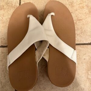 FitFlop Women's White and Tan Sandals